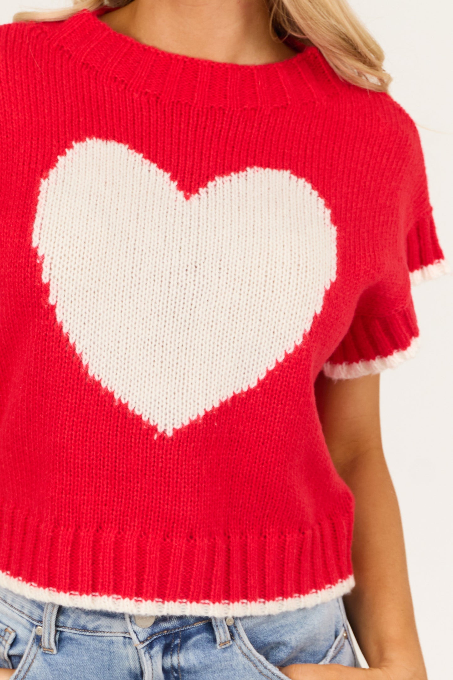 Women Bright Lipstick Heart Graphic Short Sleeve Sweater